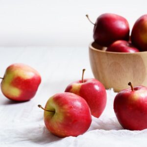 A bowl of red apples.